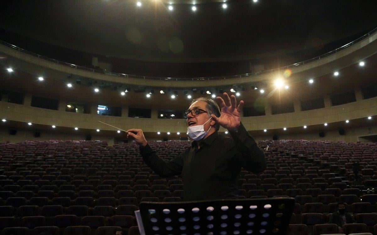 İran'da korona günlerinde online konser