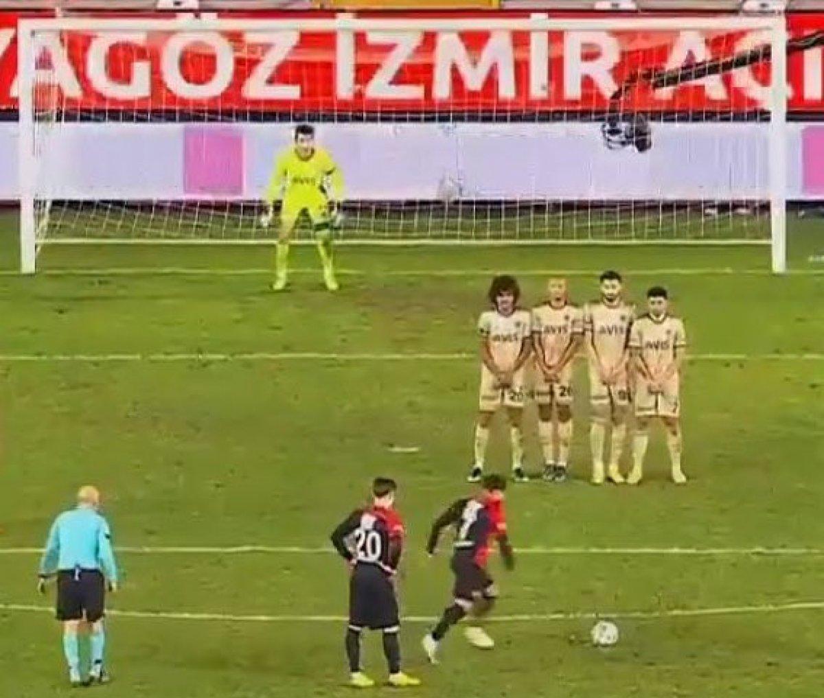 Fenerbahçeli futbolcular arasında gerginlik