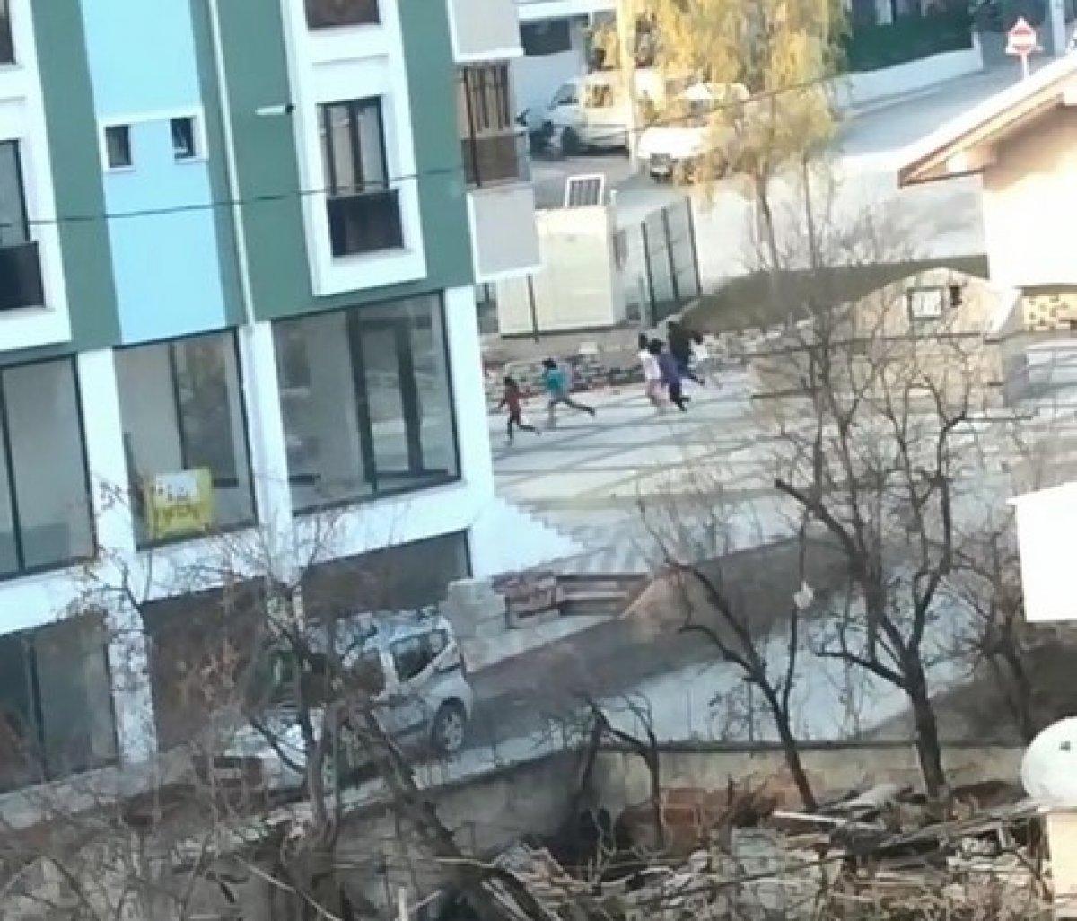 Bursa’da kısıtlamaya uymayanlar çocuklar, polisi görünce kaçıştı