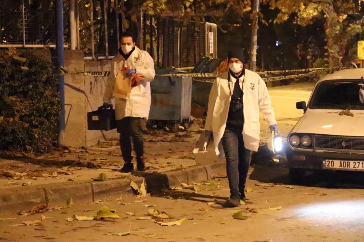 Denizli'de Atatürk büstü ve Türk bayrağına zarar veren şahsa suçüstü