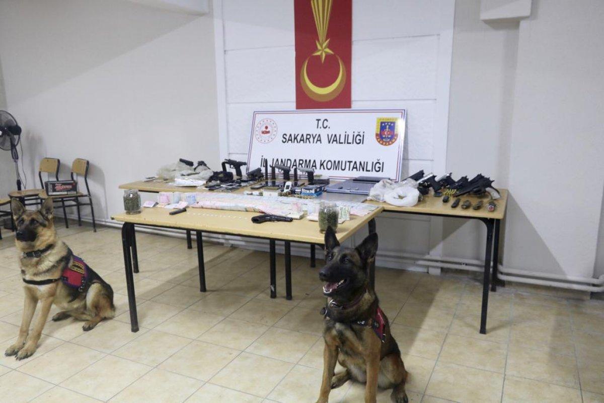 Sakarya'da uyuşturucu operasyonu: 11 gözaltı