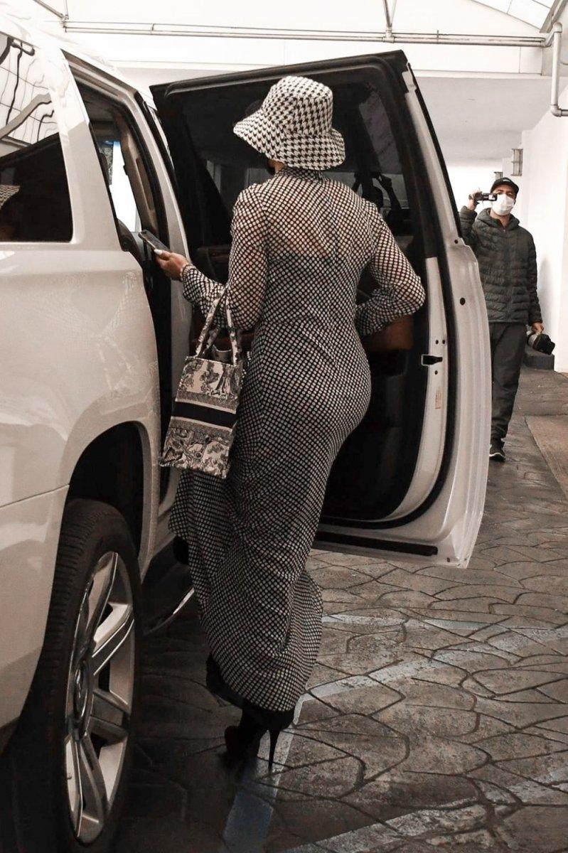 Jennifer Lopez cilt doktoru çıkışında görüntülendi