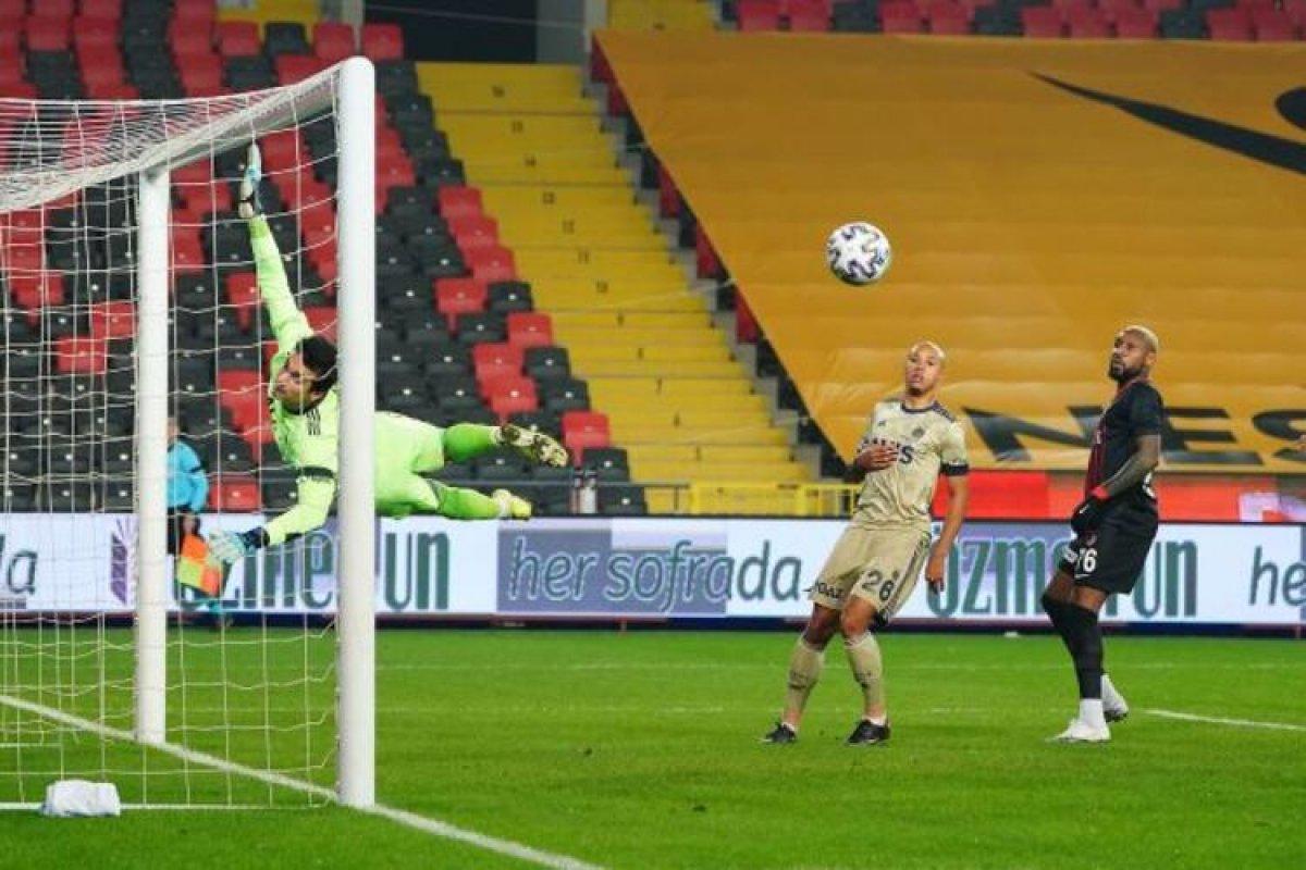 Fenerbahçeli futbolcular arasında gerginlik