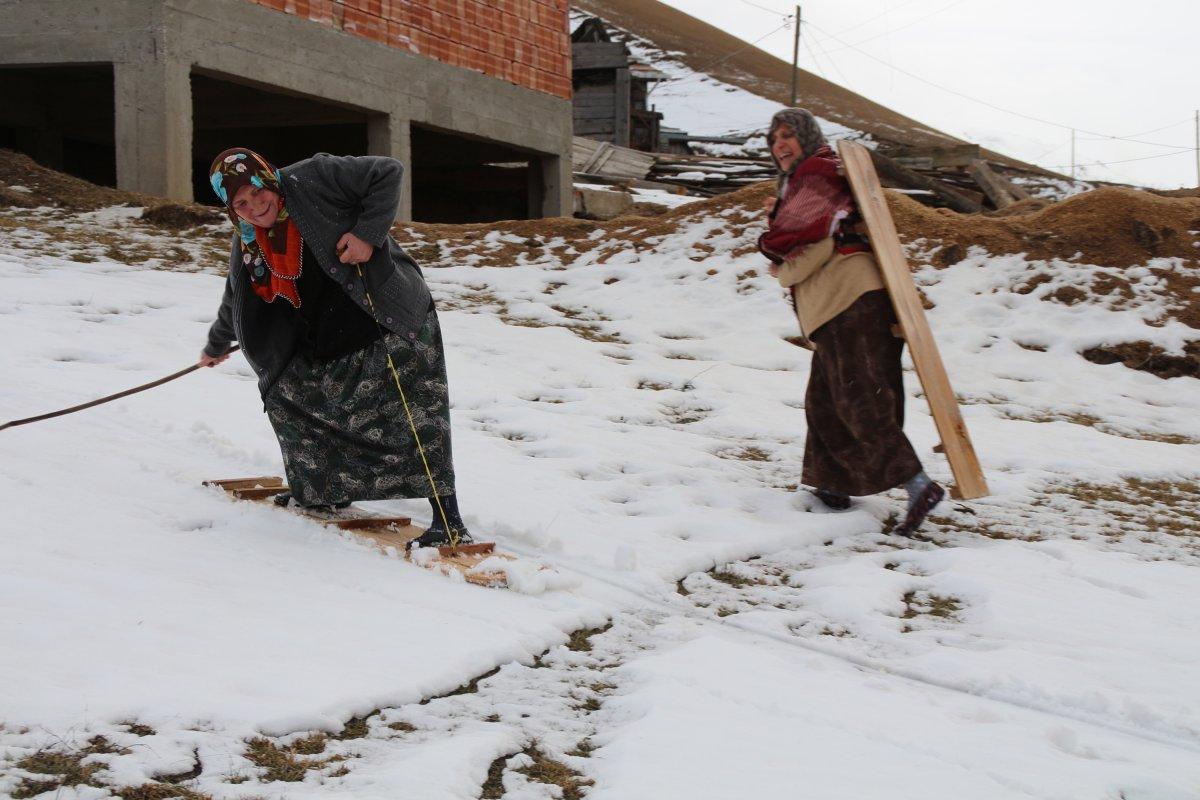 Rize'de kar sonrası tahtalı kayak eğlencesi