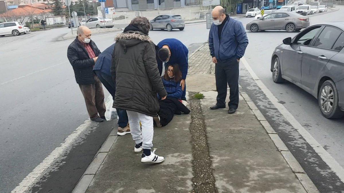 Başakşehir'de yolun karşısına geçmek isteyen genç kızın yaralandığı kaza