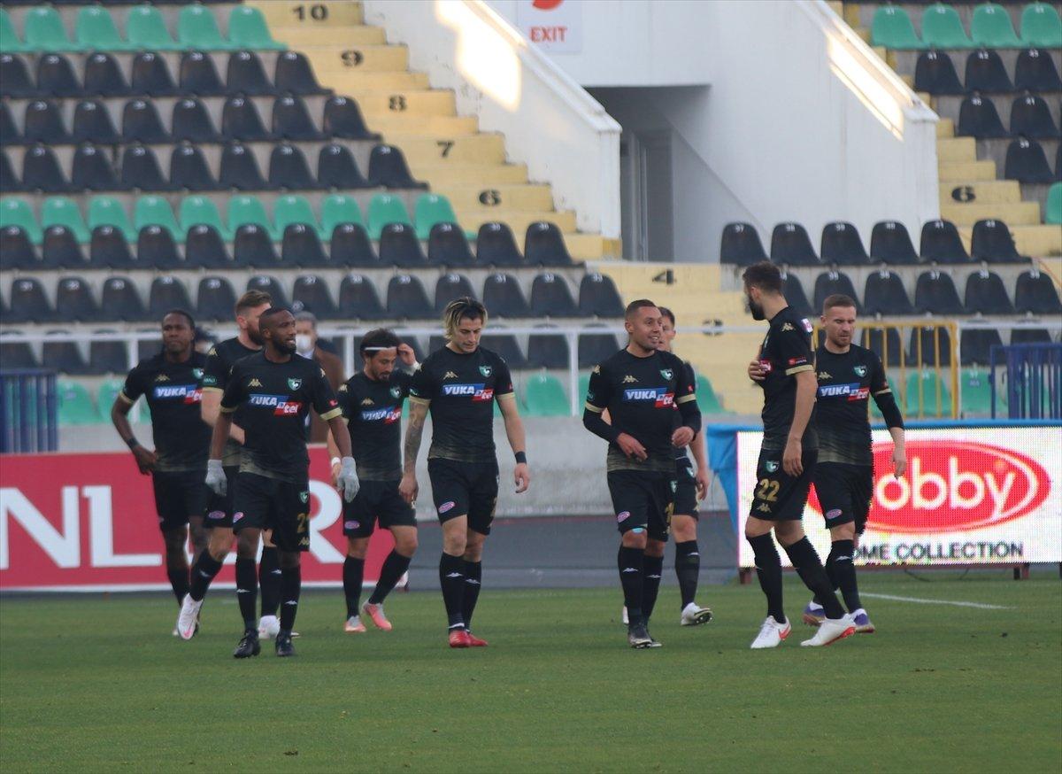 Lider Alanyaspor 10 kişi kalan Denizlispor'a yenildi