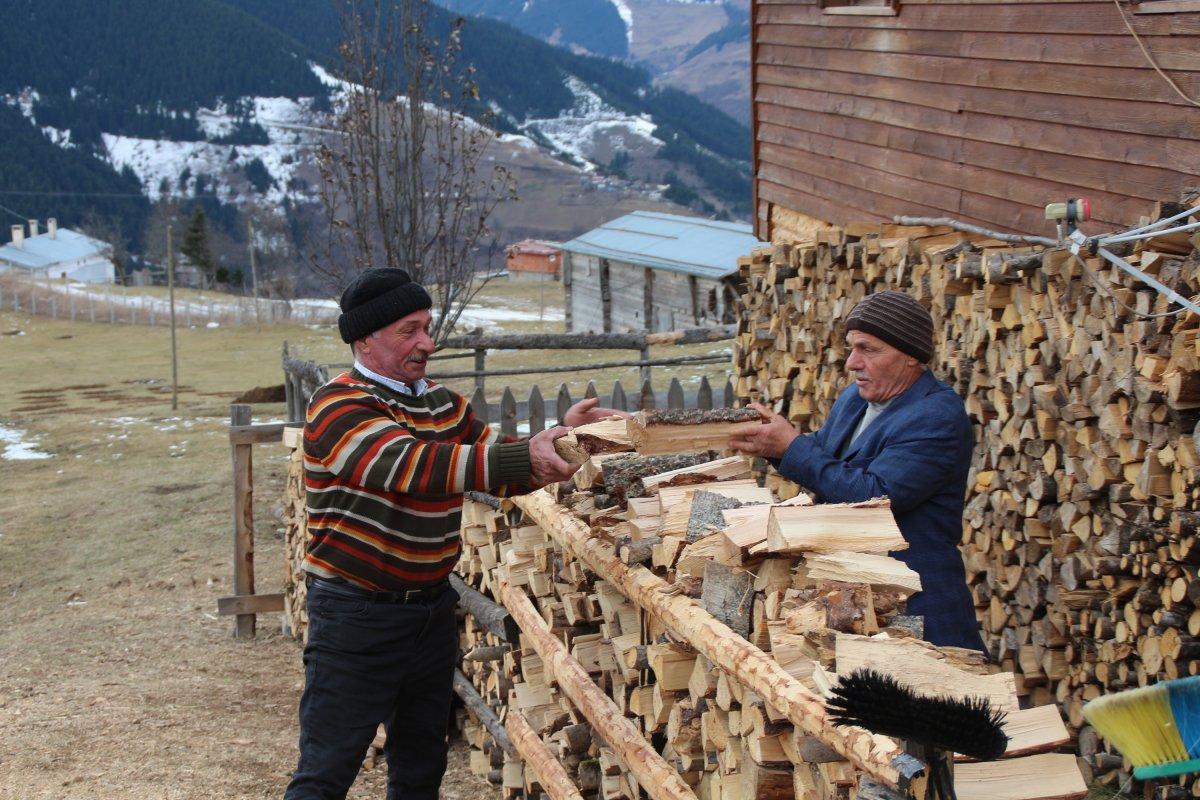 Rize'de kar sonrası tahtalı kayak eğlencesi