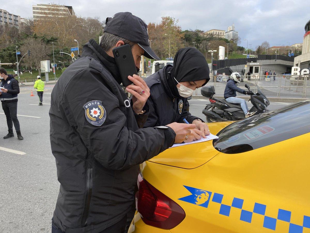 Beşiktaş'ta eski otobüs biletiyle denetimden geçmeye çalışırken yakalandı