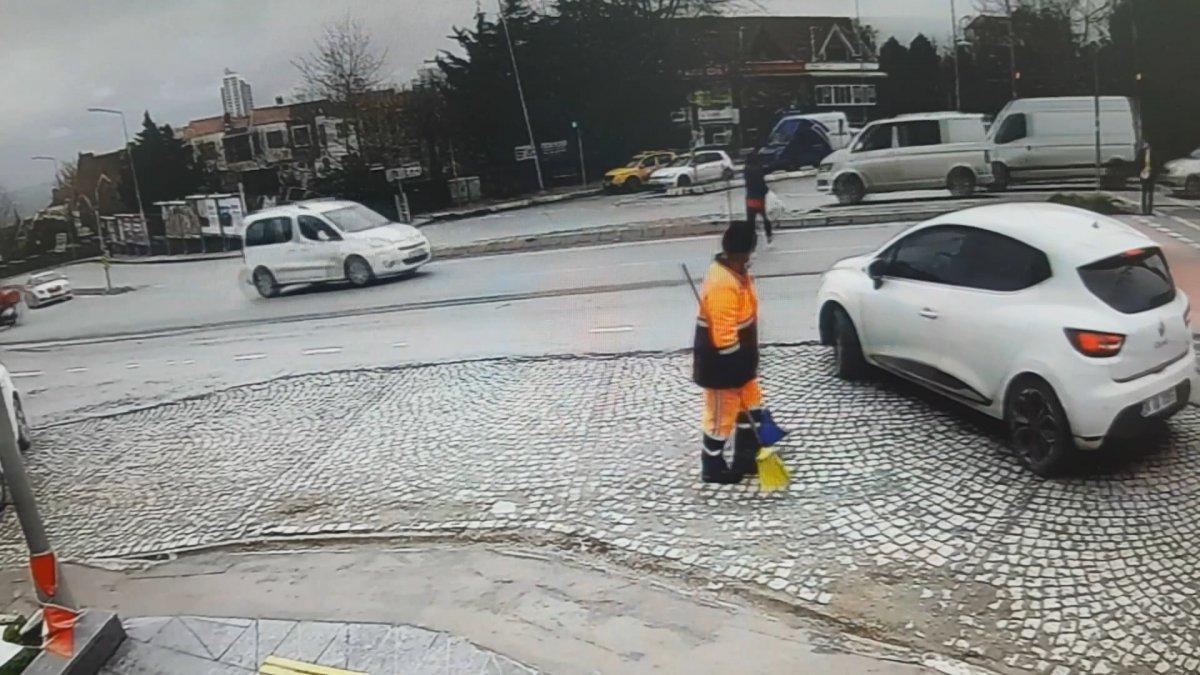 Başakşehir'de yolun karşısına geçmek isteyen genç kızın yaralandığı kaza