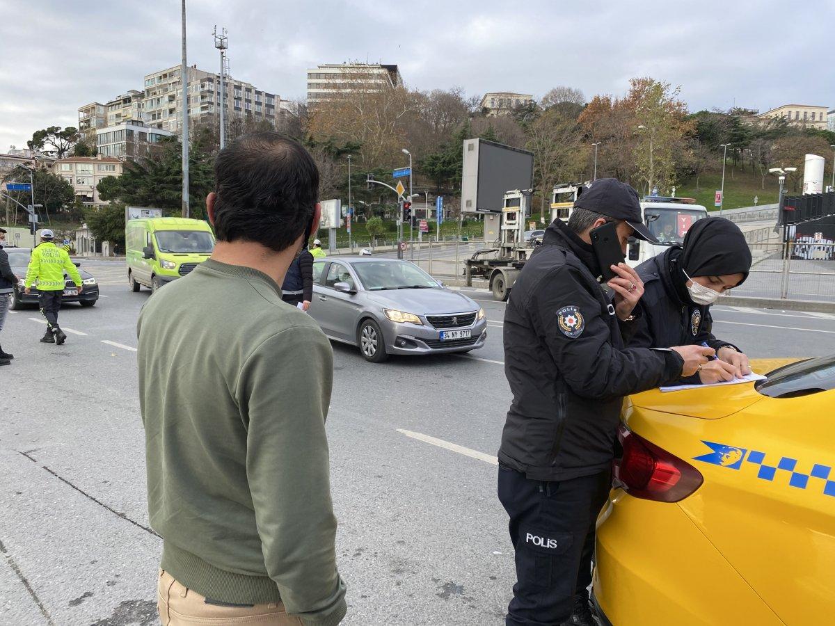 Beşiktaş'ta eski otobüs biletiyle denetimden geçmeye çalışırken yakalandı