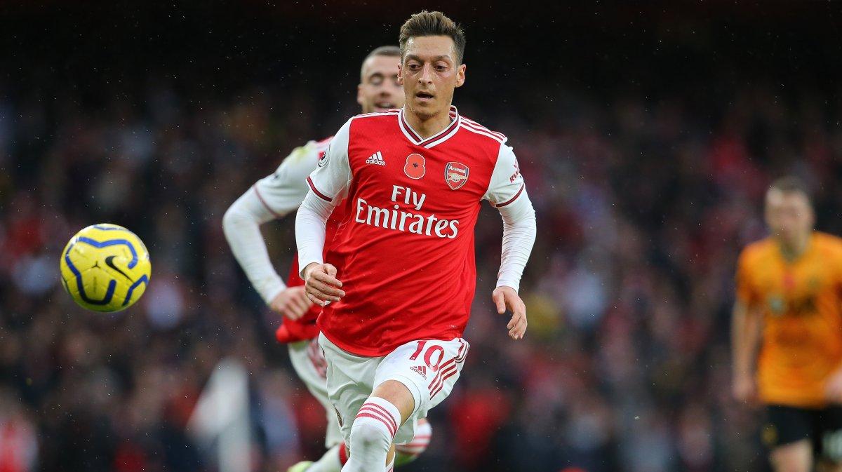 Mesut Özil'in Twitter paylaşımı olay oldu