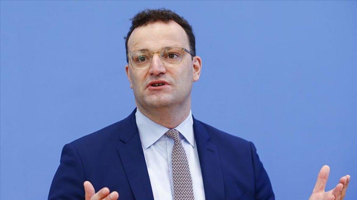 Almanya Sağlık Bakanı: Aşılar yeni virüse karşı da etkili