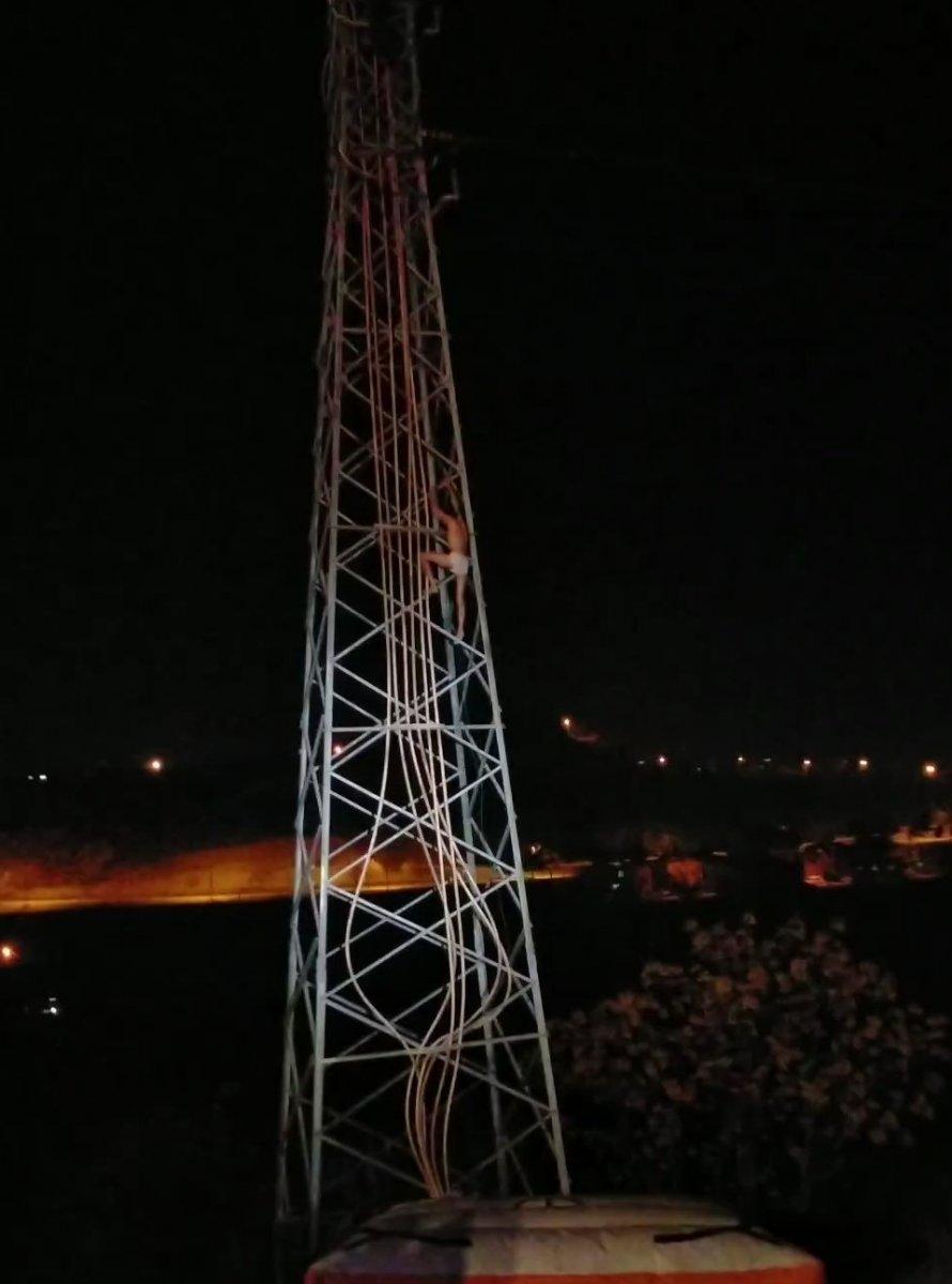 Denizli'de trafik cezası yiyince yarı çıplak yüksek gerilim hattına çıktı