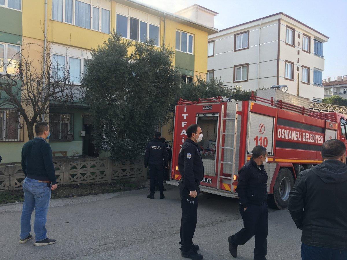 Bilecik'te 3 katlı binada yangın çıktı