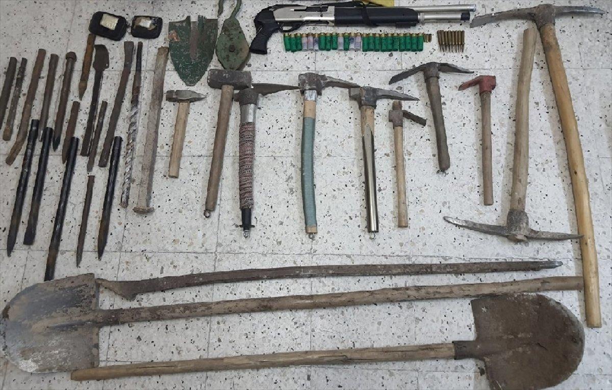 Niğde'de kaçak kazı yapan 8 kişiye gözaltı