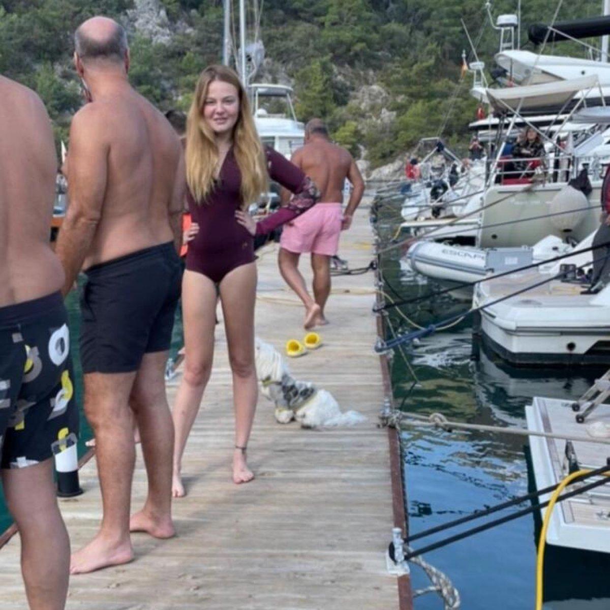 Naz Elmas, denize girmeye devam ediyor