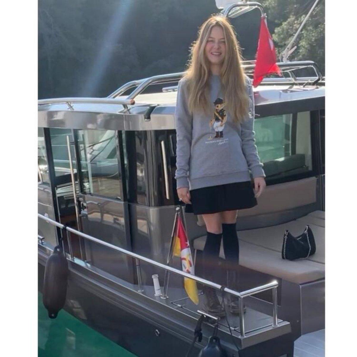 Naz Elmas, denize girmeye devam ediyor