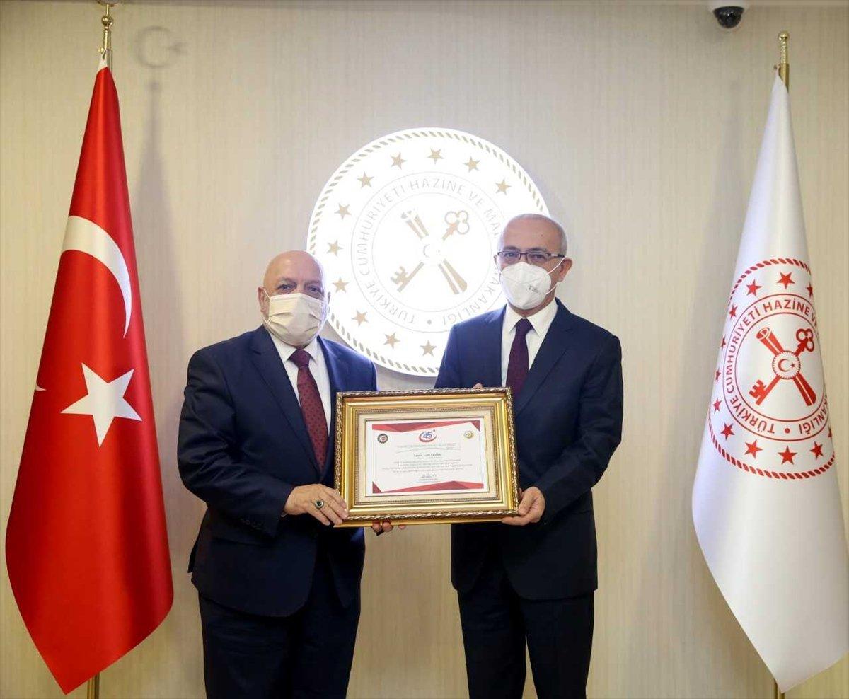 Lütfi Elvan, Hak-İş heyeti ile görüştü.