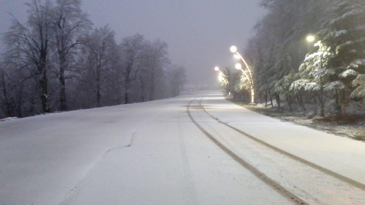 Kartepe'ye mevsimin ilk karı düştü
