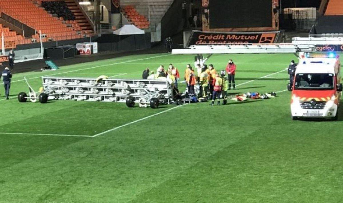 Üzerine projektör rampası düşen çim görevlisi öldü