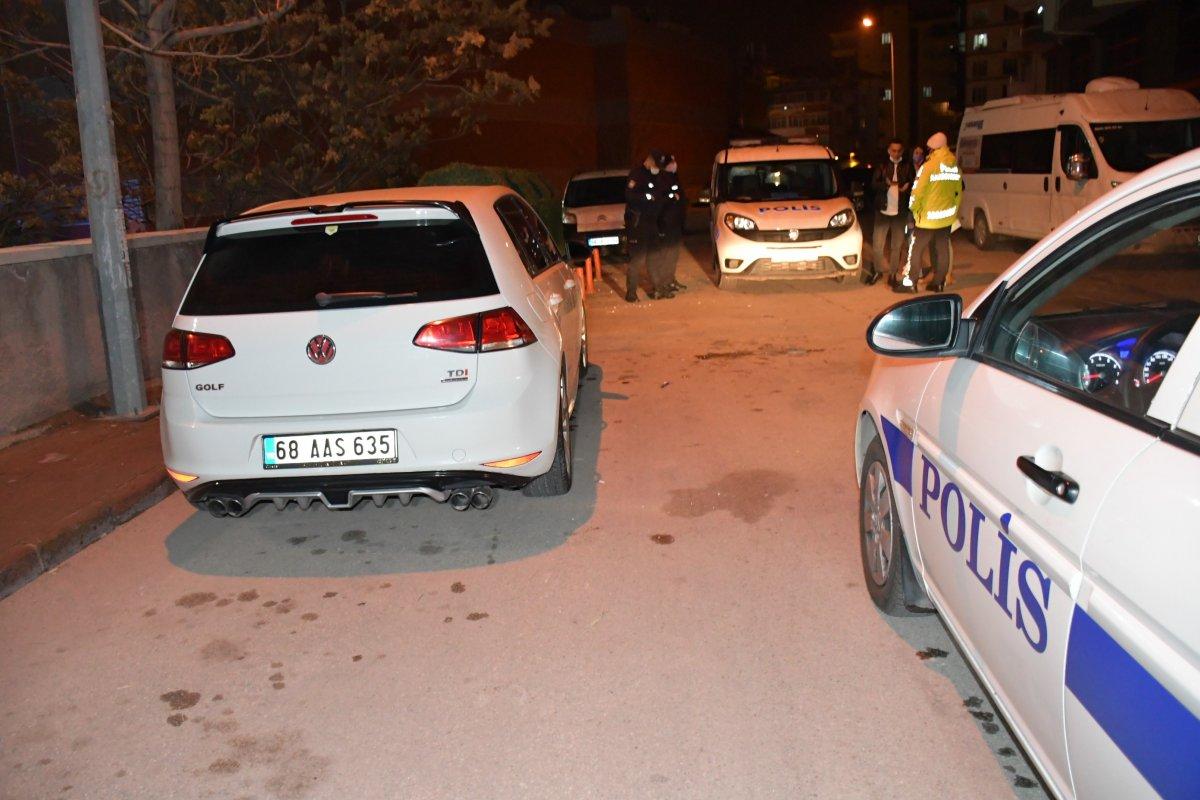 Aksaray'da yasağı delen sürücüler araçlarını bırakıp kaçtı