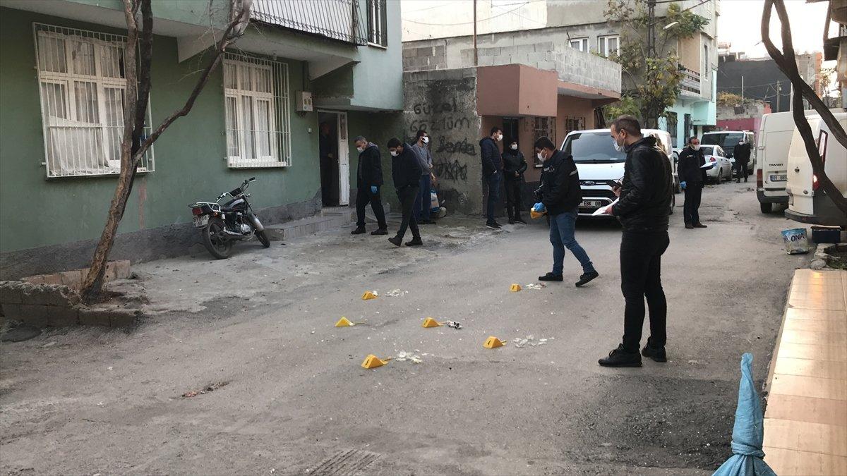Adana'da sokakta ses bombası patladı