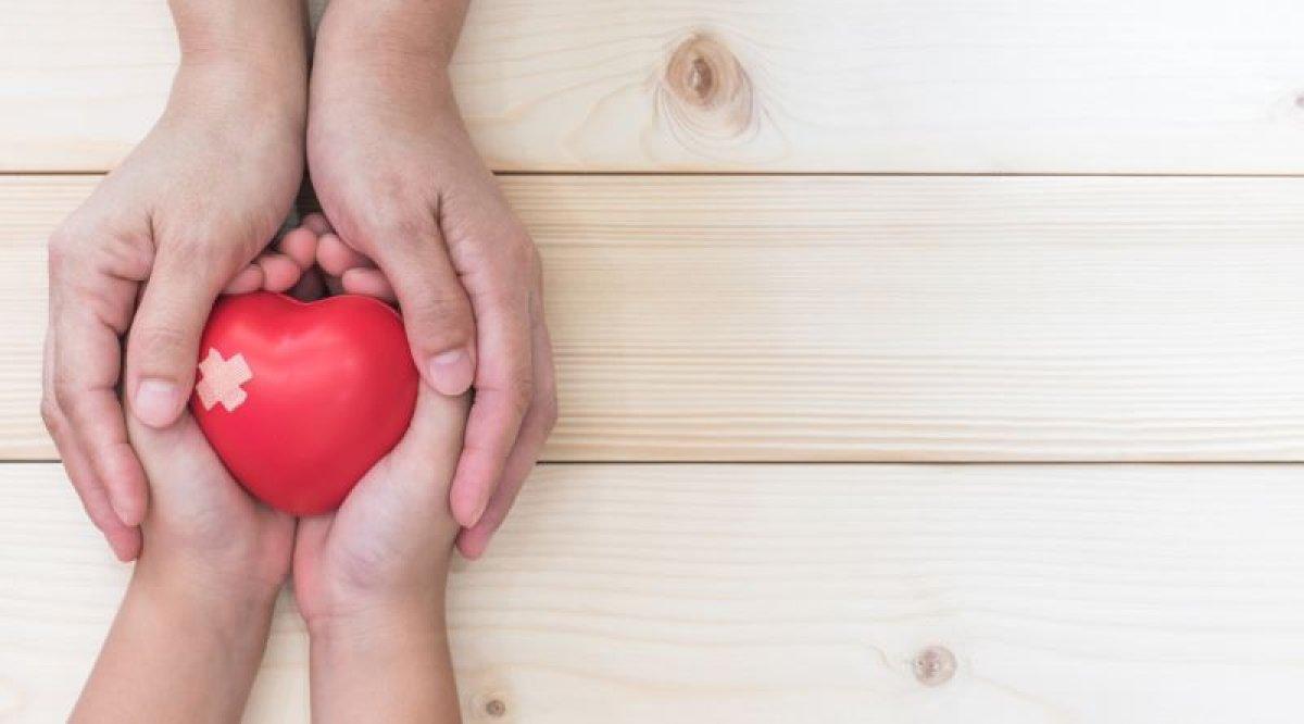 Koruyucu aile nedir? Koruyucu aile olma şartları nelerdir? Koruyucu aile başvurusu nasıl yapılır?