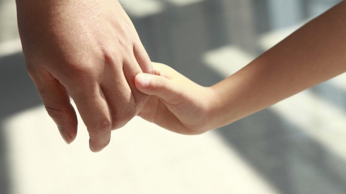 Koruyucu aile nedir? Koruyucu aile olma şartları nelerdir? Koruyucu aile başvurusu nasıl yapılır?