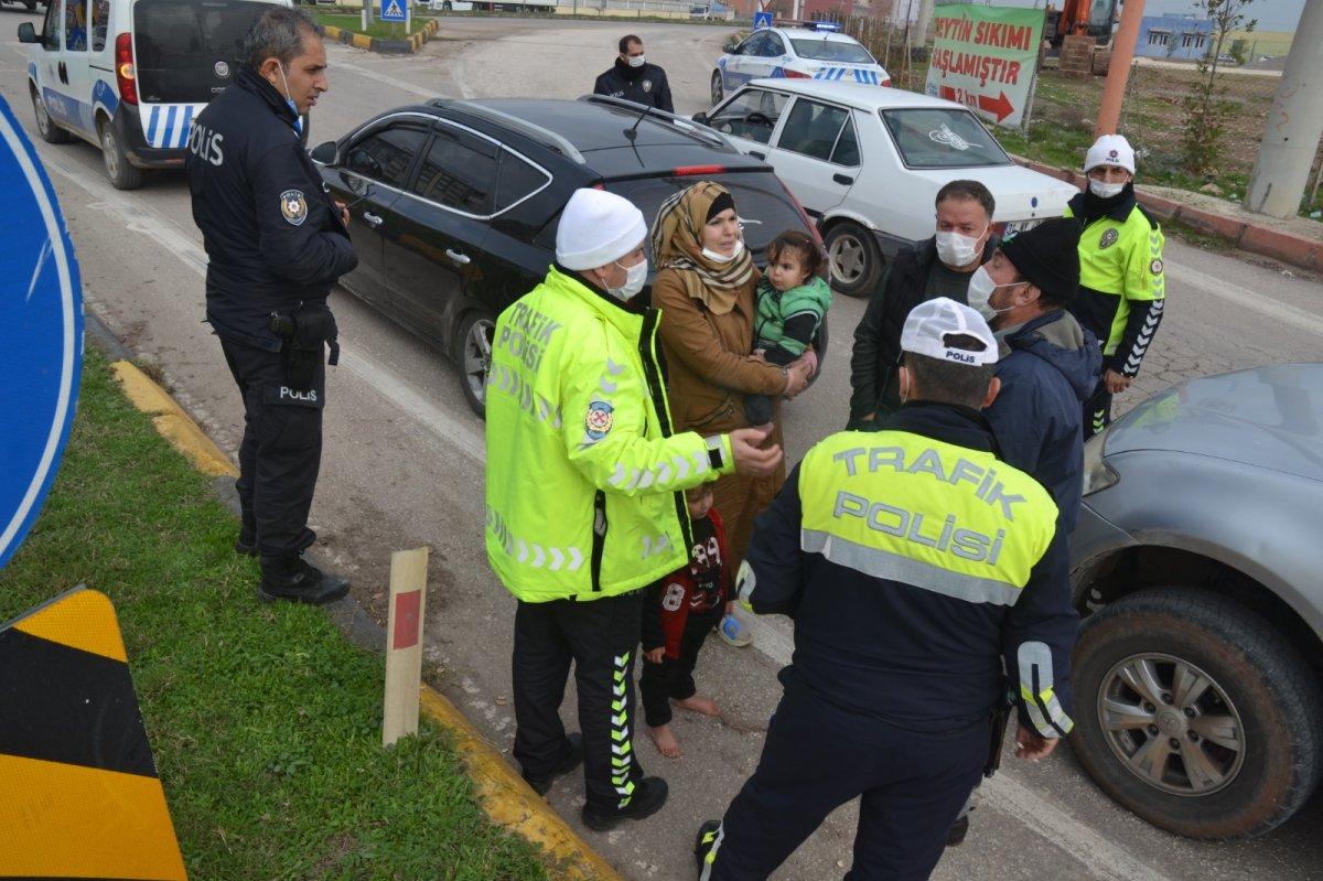 Hatay'da 5 kişilik araçtan 12 göçmen çıktı
