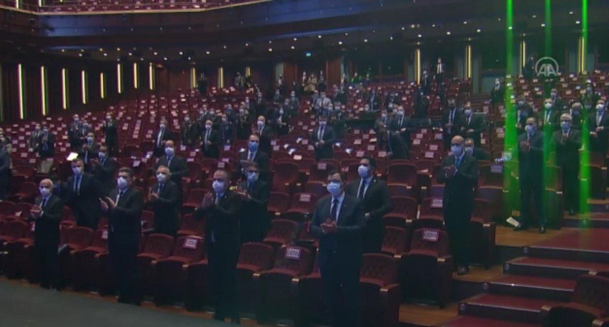 Cumhurbaşkanı Yardımcısı Fuat Oktay, konuşurken fenalaştı