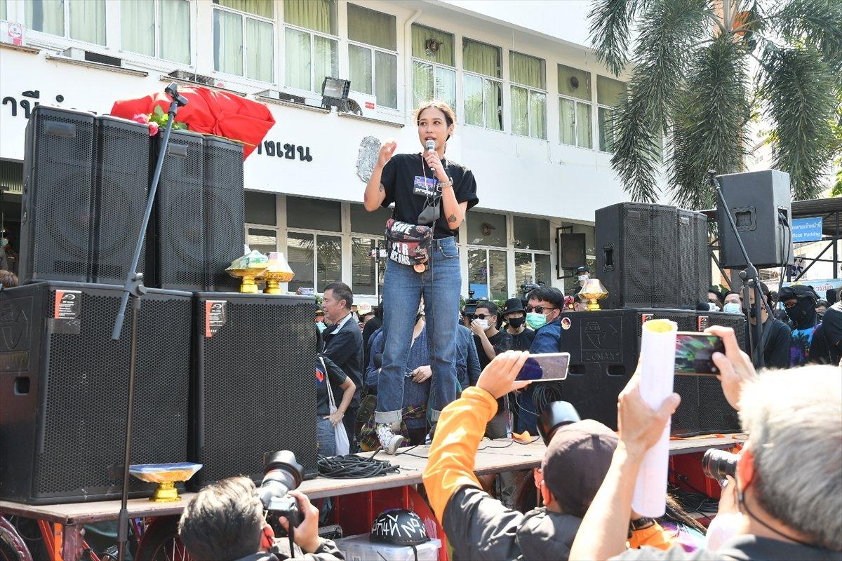 Taylandlı muhalif, Krala İhanet Yasası'nı ihlalle suçlandı