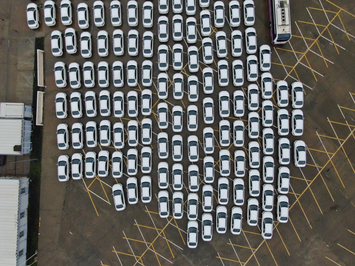 İsrafla mücadele ettiğini belirten İBB'ye, onlarca sıfır araç alındı