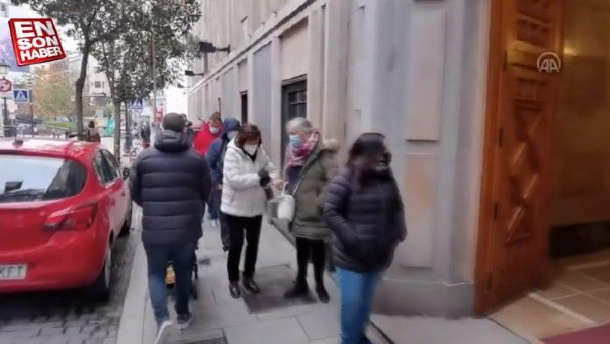 İspanya'da Noel piyangosu kuyruğu