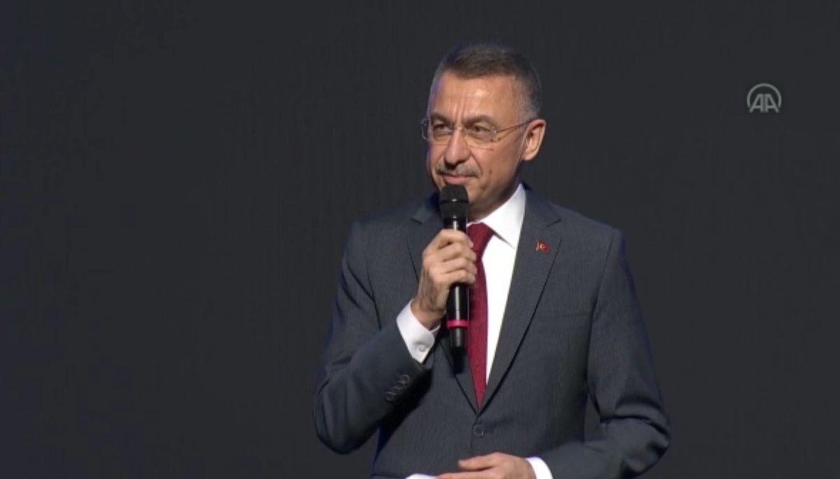 Cumhurbaşkanı Yardımcısı Fuat Oktay, konuşurken fenalaştı
