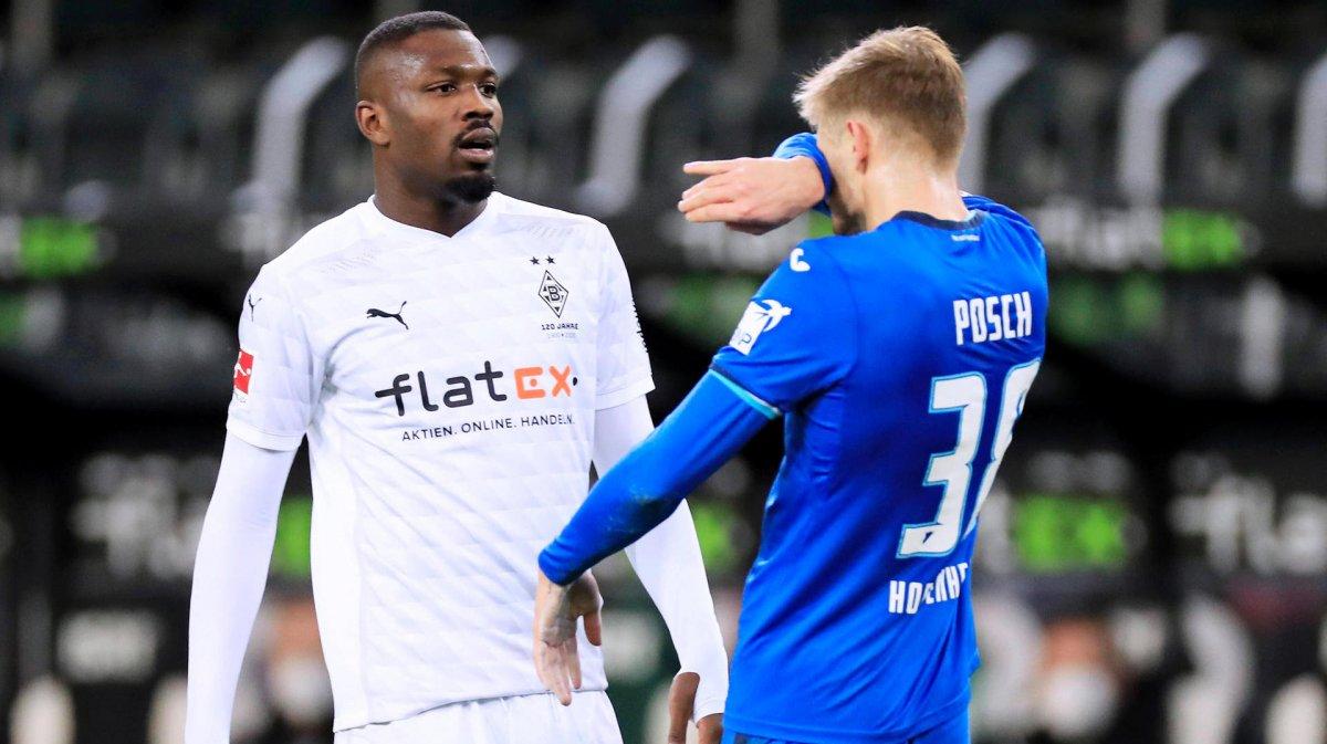 Rakibine tüküren oyuncunun maaşı ihtiyaç sahiplerine verilecek