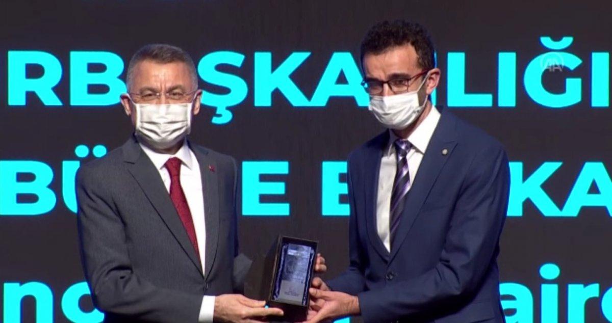 Cumhurbaşkanı Yardımcısı Fuat Oktay, konuşurken fenalaştı