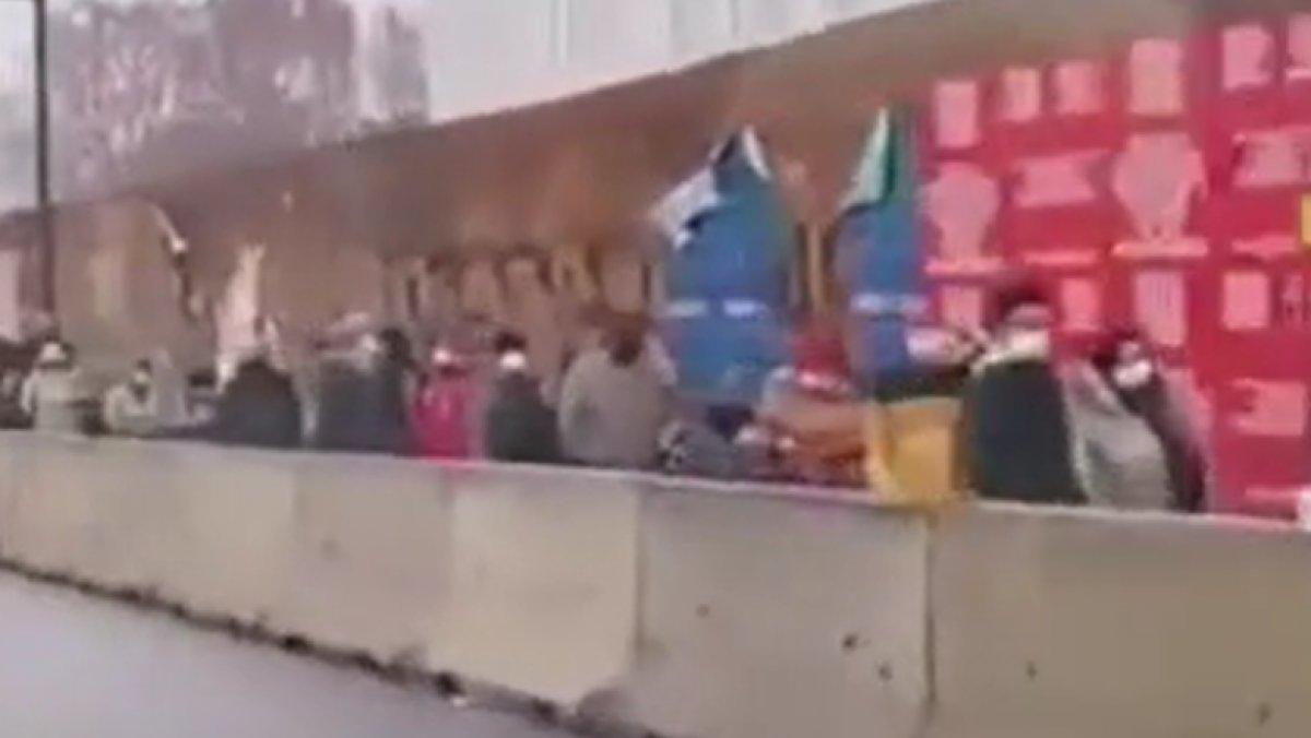 İtalya Milano'da gıda yardımı kuyruğu