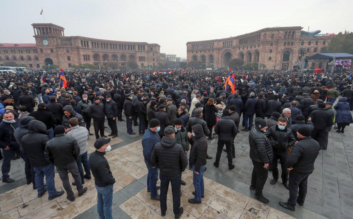 Ermenistan'da Nikol Paşinyan'ın istifasını isteyen muhaliflerden protesto