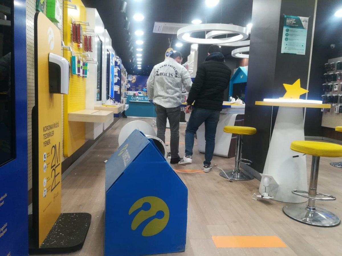 İzmir'de cep telefonu çalan hırsızlar yakalandı