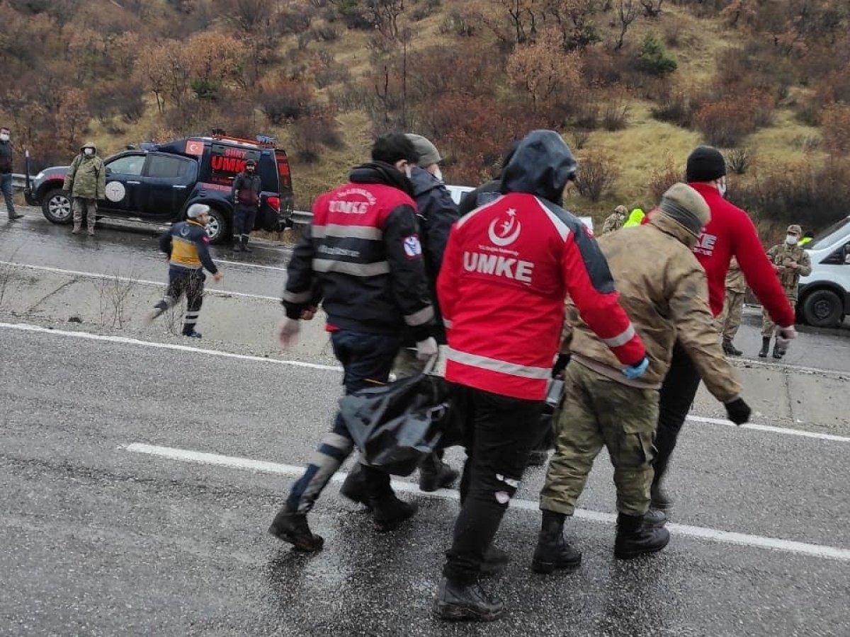 Siirt’te göçmenleri taşıyan minibüs devrildi: 1 ölü, 6 yaralı