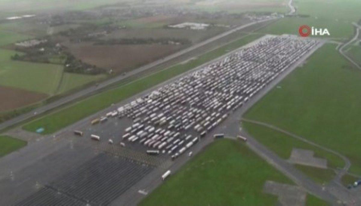 Fransa - İngiltere sınırında tırlar mahsur kaldı