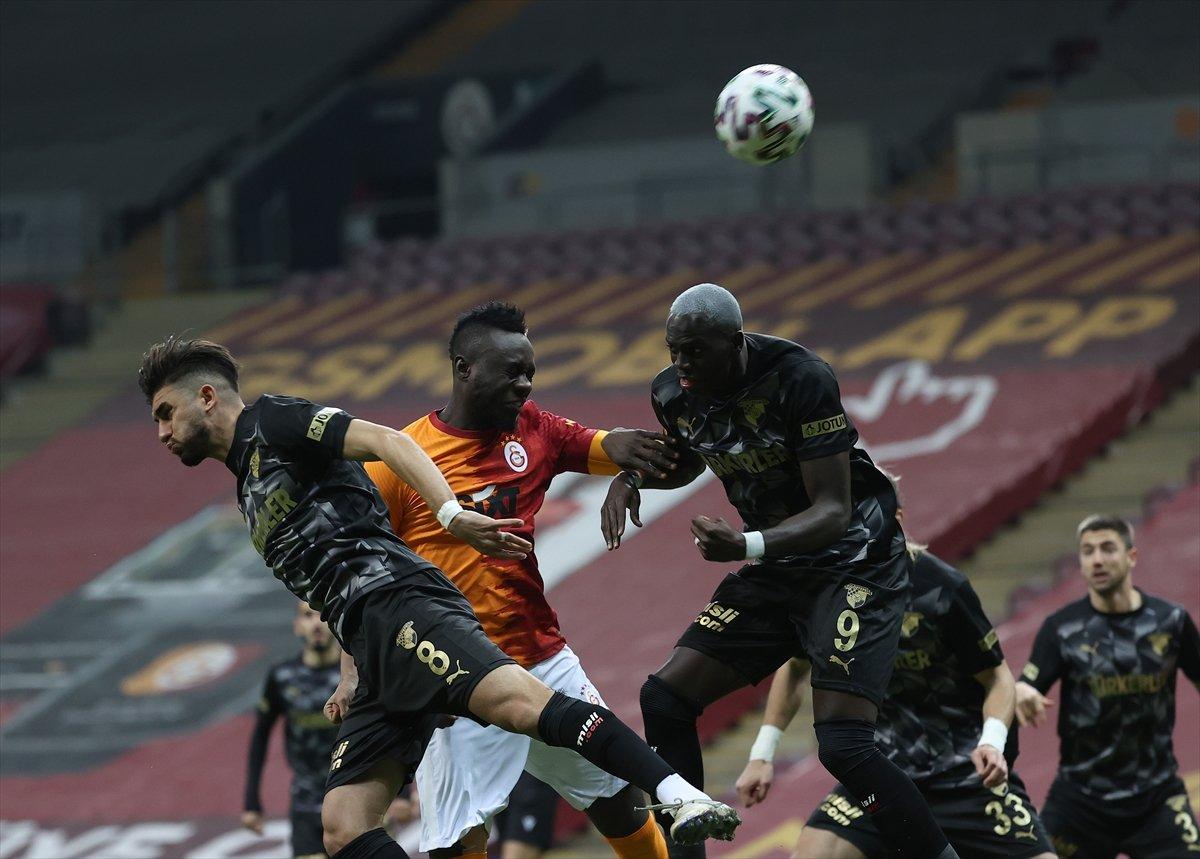 Galatasaray, Göztepe'ye karşı 3 puanı 3 golle aldı