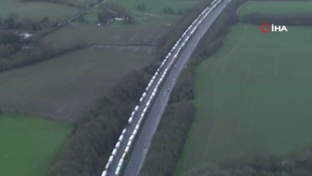 Fransa - İngiltere sınırında tırlar mahsur kaldı