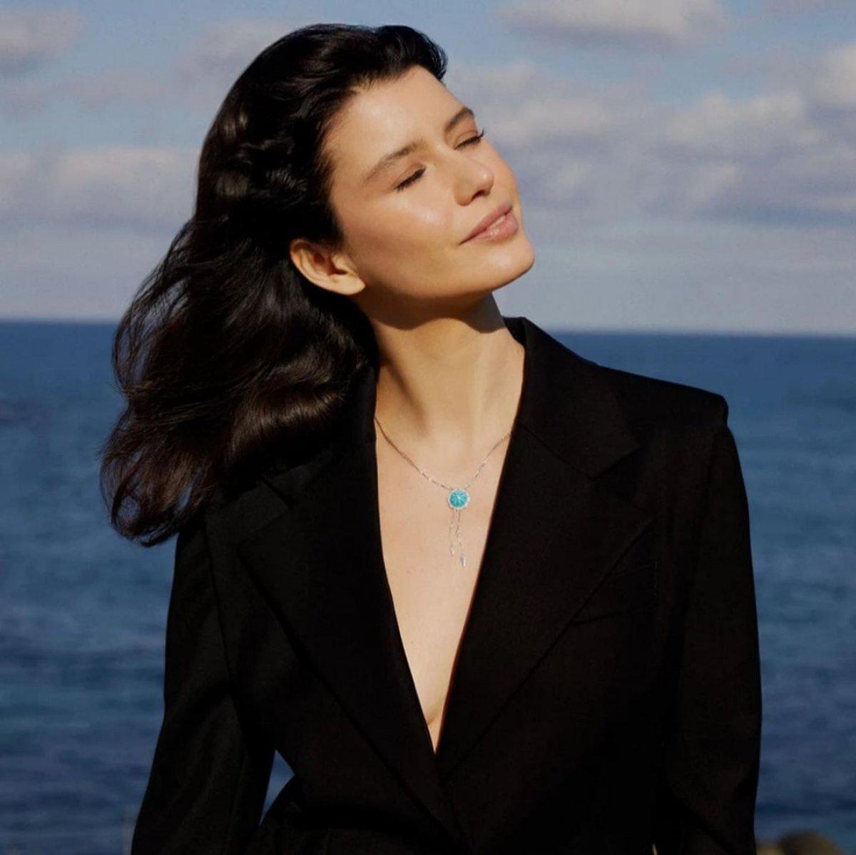 Beren Saat ve Belçim Bilgin poz verdi