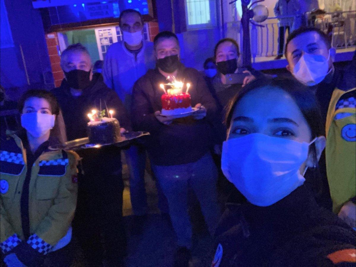 Aydın'da acil vakaya giden ekipler, pastayla karşılaştı