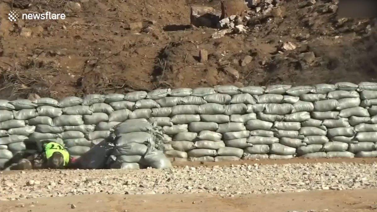 Çin'de asker, el bombasını kendi ayağına attı