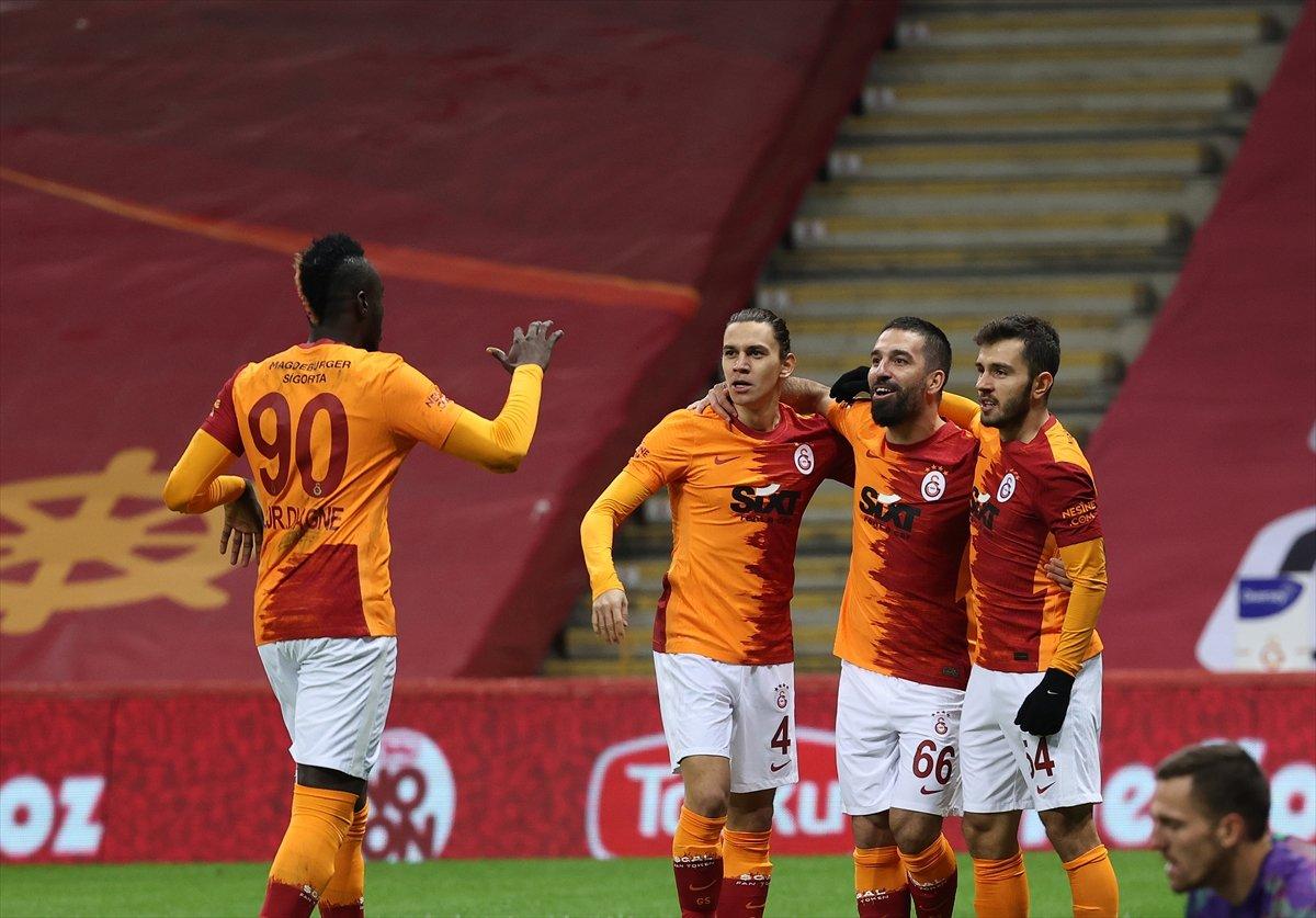 Galatasaray, Göztepe'ye karşı 3 puanı 3 golle aldı