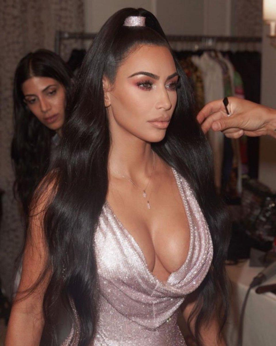 Kim Kardashian bin kişiye para verecek