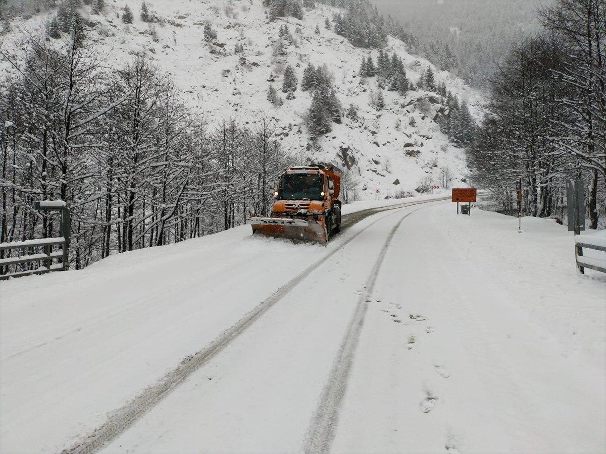 Rize'de kar yağışı etkisini gösterdi