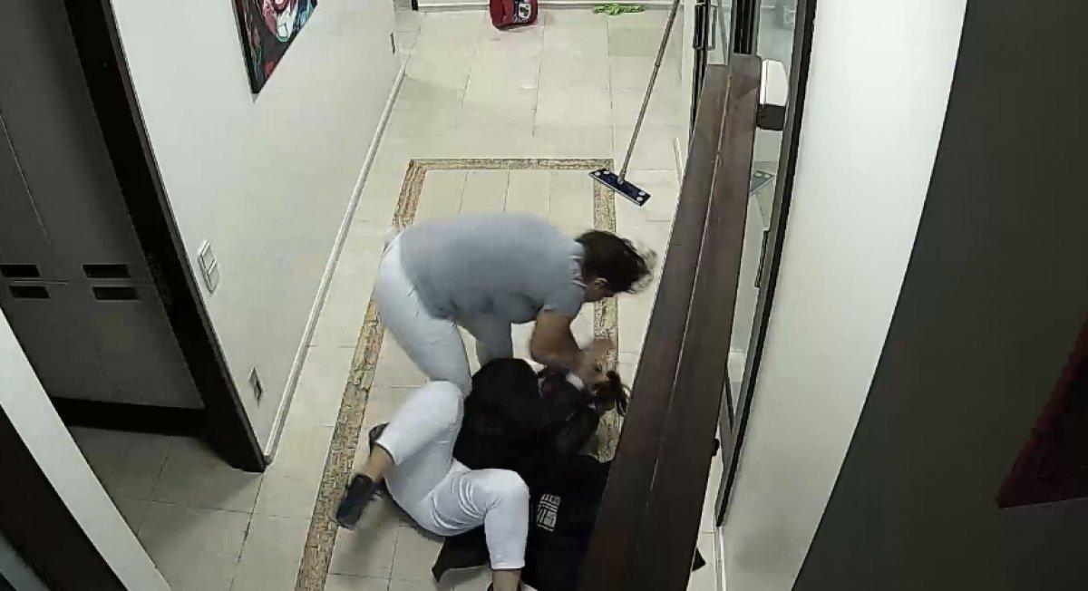 Şişli'de iş arkadaşı tarafından darbedilen kadın kamerada